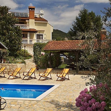 Apartments Petricic With Swimming Pool Ičići Екстериор снимка
