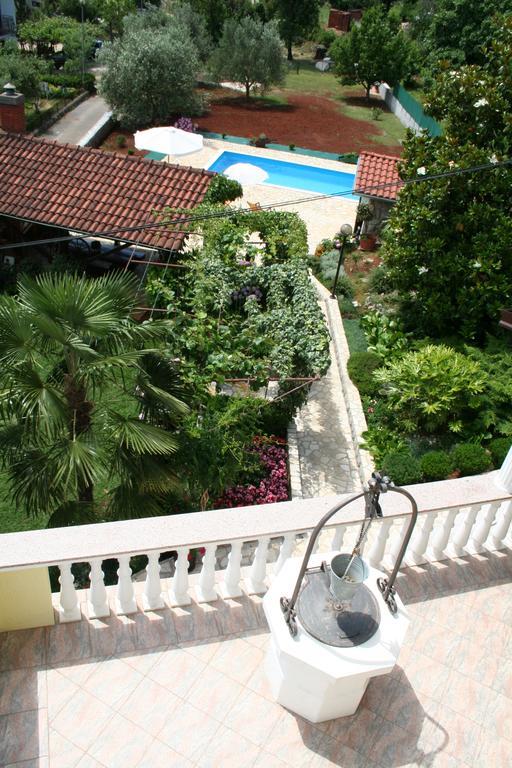 Apartments Petricic With Swimming Pool Ičići Екстериор снимка