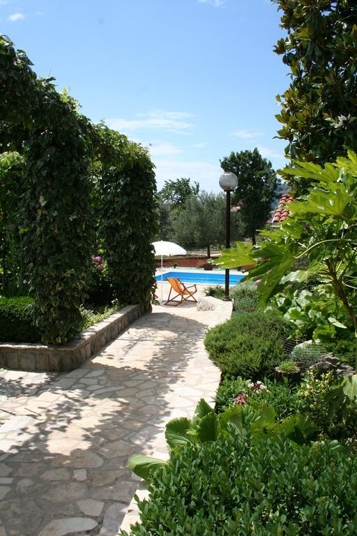 Apartments Petricic With Swimming Pool Ičići Екстериор снимка